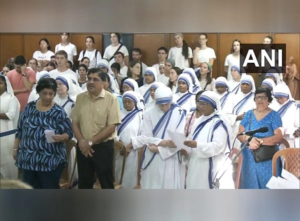India News | Missionaries of Charity in Kolkata Celebrate Mother Teresa's 115th Birth Anniversary