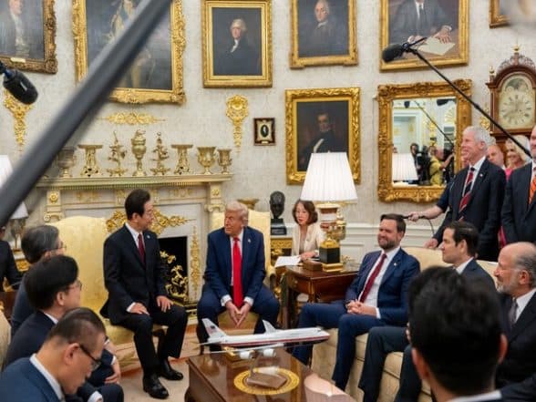 World News |  "South Korea Looks Forward to "construction of Trump Tower in North Korea, [Trump] Playing Golf": President Lee Jae Myung
