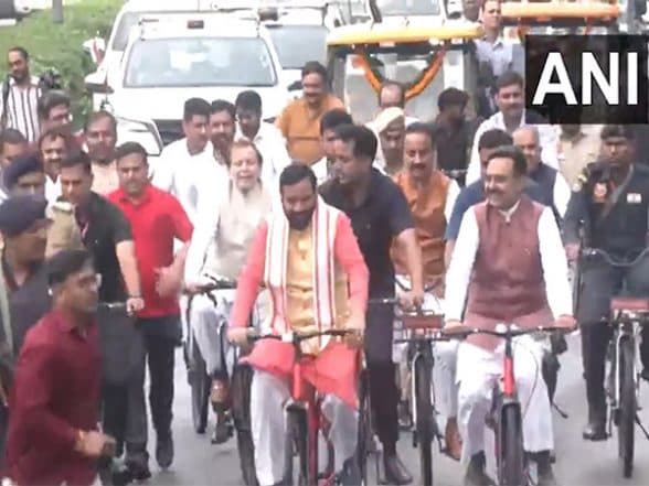 India News | Haryana CM Saini and Other Leaders Cycle to State Assembly to Promote Environment Conservation