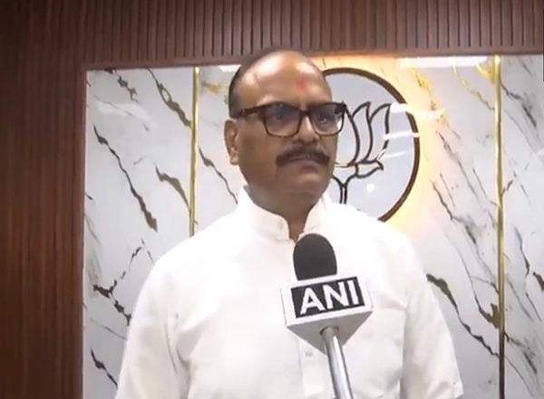 India News | UP Deputy CM Brajesh Pathak Appeals to Citizens, Shopkeepers to Buy, Sell Swadeshi Products
