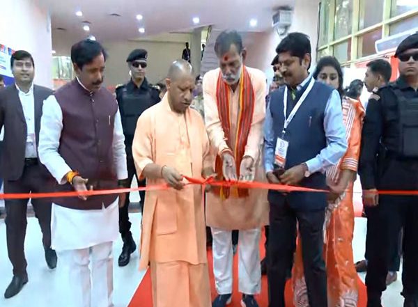 India News | UP CM Yogi Inaugurates 'Rozgar Mahakumbh 2025' in Lucknow; Assures Minimum Wages for Youth