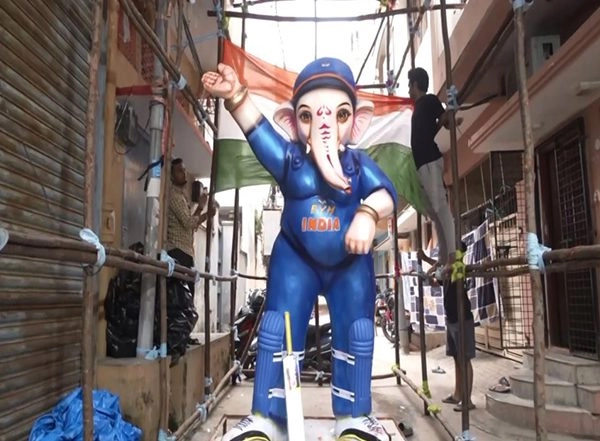 Vinayaka Chavithi 2025: Cricket-Themed ‘India Wale’ Ganesh Idol by Bal Yuva Ganesh Mandal in Hyderabad Showcases a Blend of Sports, Spirituality (View Pics and Videos)