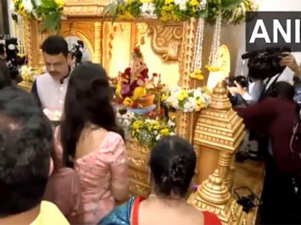 India News |  Maharashtra CM Fadnavis, Wife Perform Ganesh Aarti at Official Residence 'Varsha'