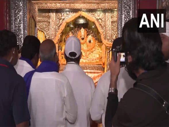 Rahul Gandhi Visits Janki Mandir in Sitamarhi With Tejashwi Yadav, Bihar Congress Chief Rajesh Kumar, During the Ongoing Voter Adhikar Yatra (Watch Video)