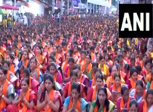 India News | Over 31,000 Women Recite Ganpati Atharvashirsha Prayer at Dagdusheth Ganapati Temple in Pune