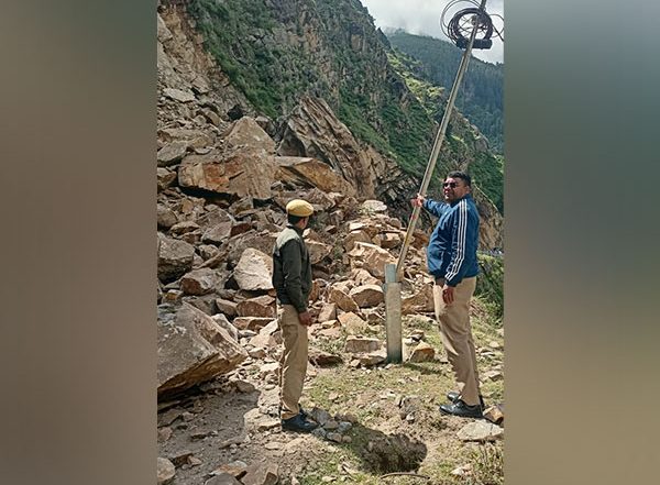 India News | Chamoli Police Issue Traffic Advisory Following Blockage of Joshimath-Malari Road Route Due to Falling Debris