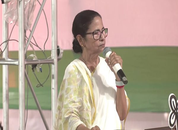 India News | Does Not Suit ECI to Act Like a Lollipop: West Bengal CM Mamata Banerjee