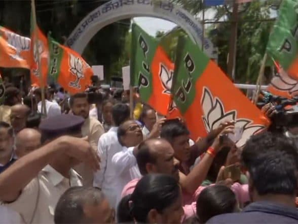 India News | Patna: BJP-Cong Workers Clash over Alleged Derogatory Remarks Against PM Modi