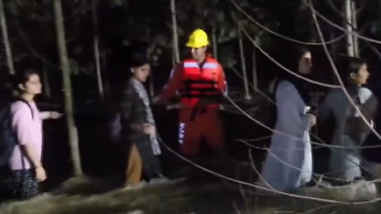Arni University Flooding in Kangra: Over 400 Students Trapped After University Campus Gets Flooded Following Release of Water From Pong Dam Amid Heavy Rainfall, Rescued by NDRF (Watch Video)