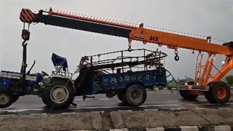 Bulandshahr Road Accident: 8 Dead, 40 Injured As Container Carrying Devotees Collides With Tractor on National Highway 34 in Uttar Pradesh (Watch Videos)