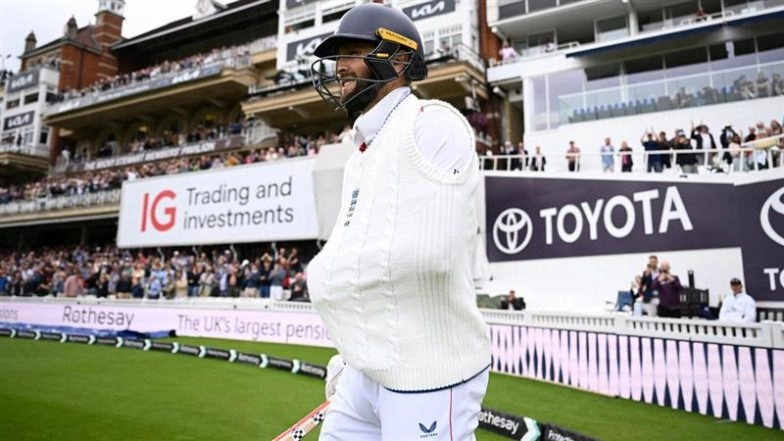 Crowd Gives Standing Ovation As Injured Chris Woakes Comes Out to Bat With Dislocated Shoulder During IND vs ENG 5th Test 2025 at Oval (Watch Video)