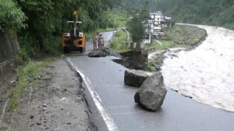 Uttarakhand Cloudburst: Flash Floods, Landslides Block Uttarkashi-Harsil Road; Rescue and Clearance Operations Underway (Watch Videos)