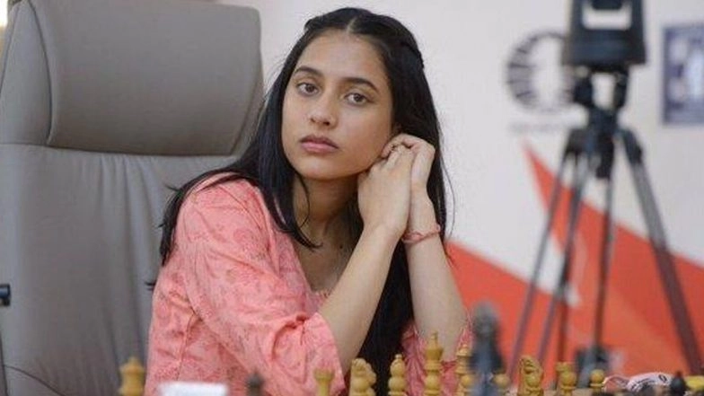 Divya Deshmukh Bows Out of Women’s Speed Chess Championship 2025, Indian Star Loses to China’s Hou Yifan in Quarter-Finals