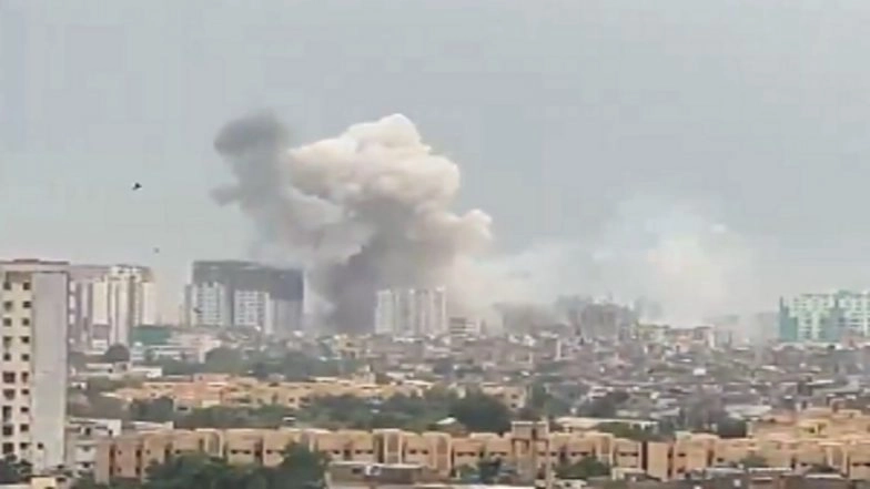 Karachi Blast: Massive Explosion Occurs at Fireworks Warehouse in Pakistan's Saddar, Videos Surface