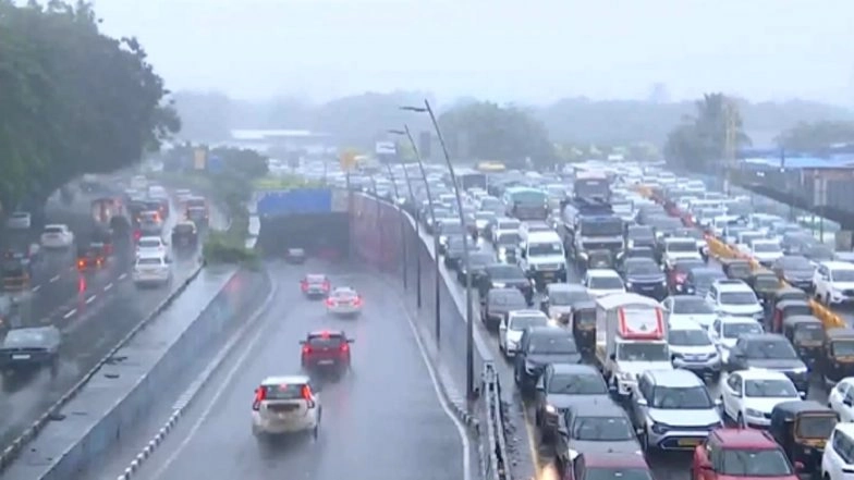 Mumbai Severe Rainfall Alert: IMD Issues Red Alert, Predicts Extremely Heavy Rains in City; Check Latest Update