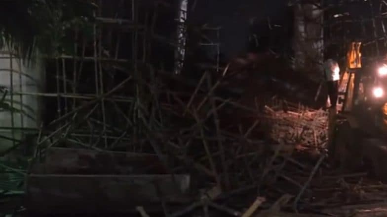Nagpur Gate Collapse: Portion of Under-Construction Structure Collapses Near Koradi Temple in Maharashtra; Several Workers Feared Trapped (Watch Videos)