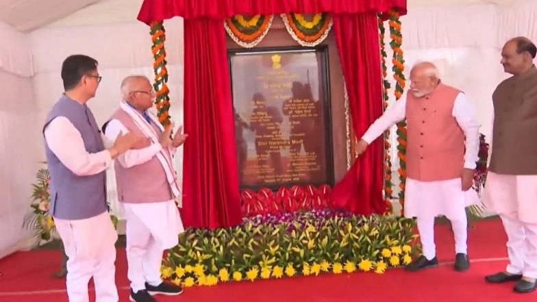 PM Narendra Modi Inaugurates 184 New Type-VII Multi-Storey Flats for MPs in Delhi, Takes a Veiled Jab at Opposition (See Pics and Video)