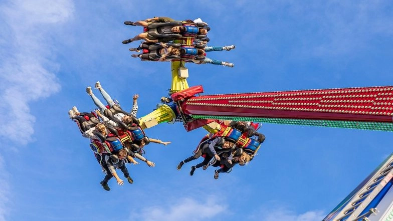Hong Kong: 17 People Left Stranded Mid-Air for Over an Hour After 'Wild Twister' Ride at Ocean Park in Wong Chuk Hang Malfunctions, Rescued Safely; Terrifying Video Surfaces