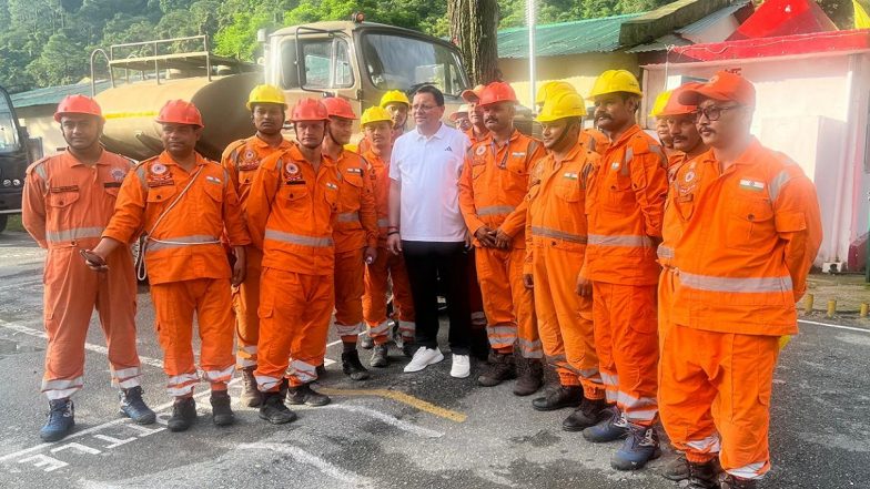 Uttarkashi Cloudburst: Uttarakhand CM Pushkar Singh Dhami Interacts With Rescue Team Before Deployment; Badrinath Highway Blocked Near Pipalkoti (See Pics and Video)