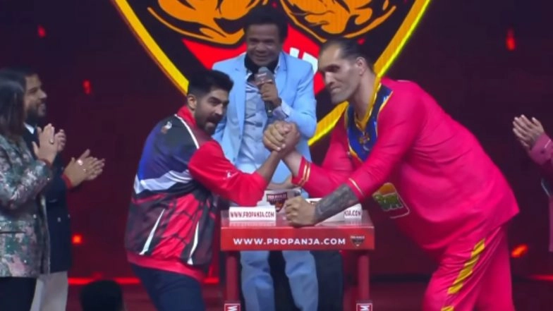 The Great Khali and Vijender Singh Engage in Fun Arm Wrestling Contest During Pro Panja League 2025 Opening Ceremony, Bollywood Actor Rajpal Yadav Plays Referee (Watch Video)