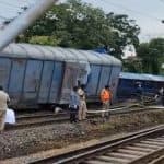 Vizianagaram Train Derailment: 5 Bogies of Goods Train Derail at Vizianagaram Signature Bridge in Andhra Pradesh, Operation To Clear Derailed Wagons Underway (Watch Video)
