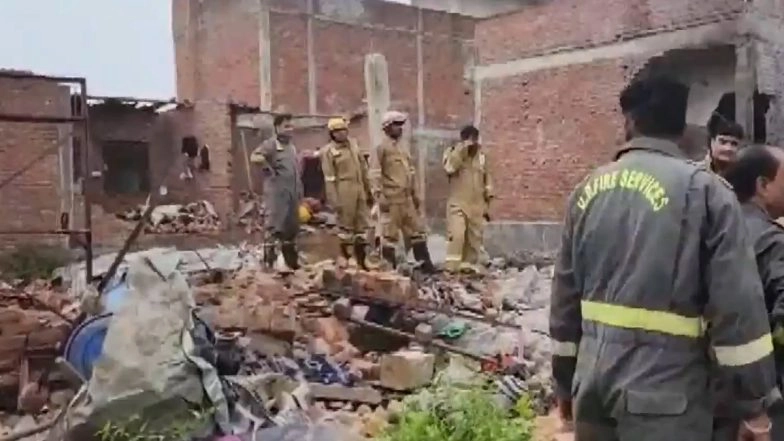 Lucknow Firecracker Factory Blast: 7 Killed, Several Injured in Explosion at Fire Cracker Factory in Uttar Pradesh; Rescue Underway (Watch Videos)