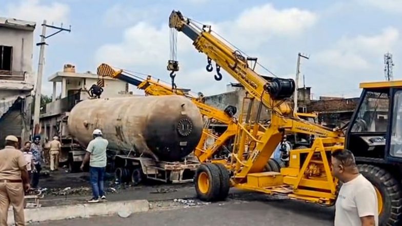 Hoshiarpur LPG Tanker Explosion: 7 Killed, 16 Injured in Blast After Gas Tanker Collides With Pickup Truck in Punjab’s Mandiala