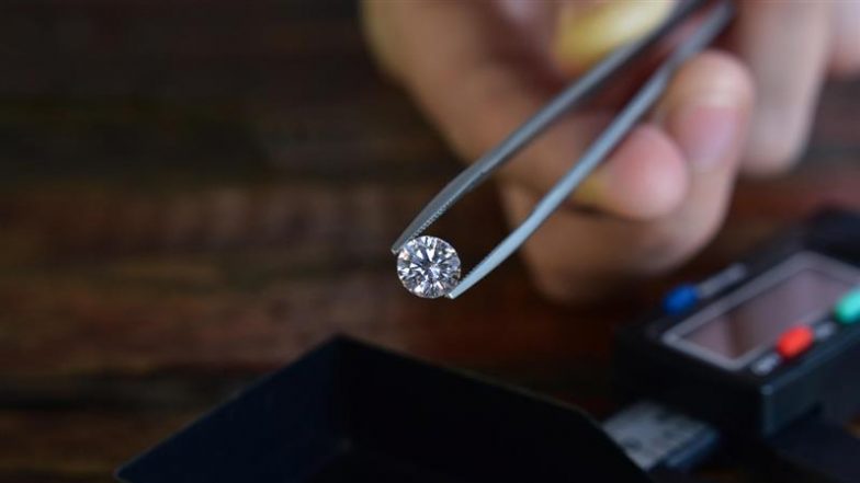 Panna Woman Finds 8 Diamonds at Hazaar Mudda Diamond Mine, Including 6 Gem-Quality Stones; Auction Likely To Fetch Lakhs