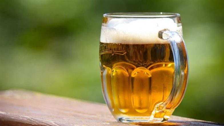 Delhi Government Mulls Lowering Beer Drinking Age From 25 to 21, Eyes Private Liquor Shops in Excise Policy Revamp