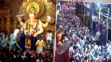 Ganesh Chaturthi 2025: Large Number of Devotees Visit Lalbaugcha Raja Pandal in Mumbai To Offer Prayers on Penultimate Day of Festivities (Watch Videos)