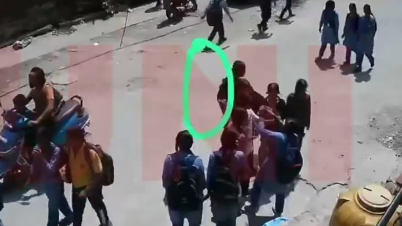 Delhi Shocker: Minor Girl Attacked on Face With Blade in Rohini Sector 30 Area, 4 Teenagers Detained; Terrifying Video and Pic Surface