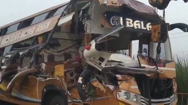 Jaunpur Road Accident: 4 Pilgrims Dead, 9 Others Injured As Tourist Bus en Route to Varanasi Crashes Into Trailer in Uttar Pradesh (Watch Video)