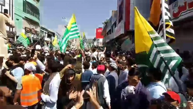 PoJK Protest: 3 Killed, Over Dozen Injured As Police Open Fire on Protesters in Pakistan-Occupied Jammu and Kashmir (Watch Videos)