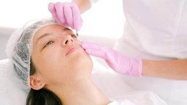 ‘Botox Fail’ Leaves Woman With One Closed Eye! Viral TikTok Video Shows Stunned Patient Sharing Terrifying Experience After Botched Treatment