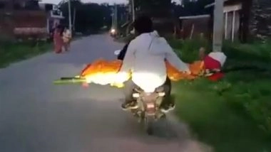Kaushambi: Family Carries Woman’s Body on Bike for Last Rites After No Ambulance Provided Following Postmortem: Disturbing Video Surfaces
