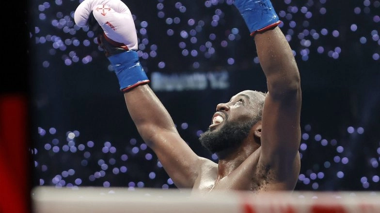 Terence Crawford Becomes Undisputed Super Middleweight World Champion, Beats Canelo Alvarez by Unanimous Decision To Create Boxing History