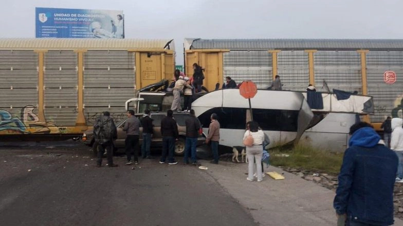 Mexico: 8 Dead, 45 Injured After Speeding Train Hits Double-Decker Passenger Bus in Atlacomulco; Shocking Collision Video Surfaces