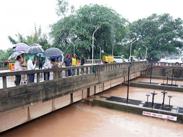 India News | Chandigarh Officials Including Deputy Commissioner Nishant Kumar Inspect Sukna Lake, Ensure Preparedness