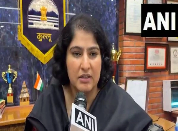 India News | NHAI Deploys Army's Chinook Helicopter to Airlift Machinery for Restoration Work on NH-21 in Himachal Pradesh