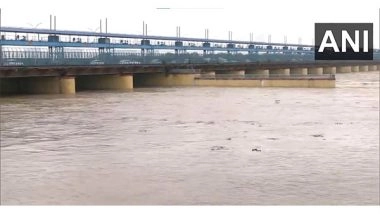 India News | Delhi Continues to Experience Rain, Monastery Market Shopkeepers Remove Goods Due to Rising Level of Yamuna