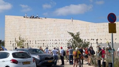 World News | Jerusalem Protesters Set Fires, Occupy Buildings Near Israeli Parliament