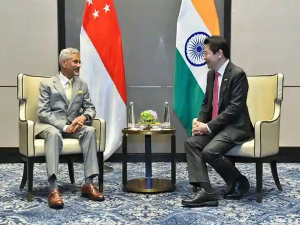 World News | EAM Jaishankar Calls on Singapore PM Wong, Holds Talks on Strengthening Bilateral Ties