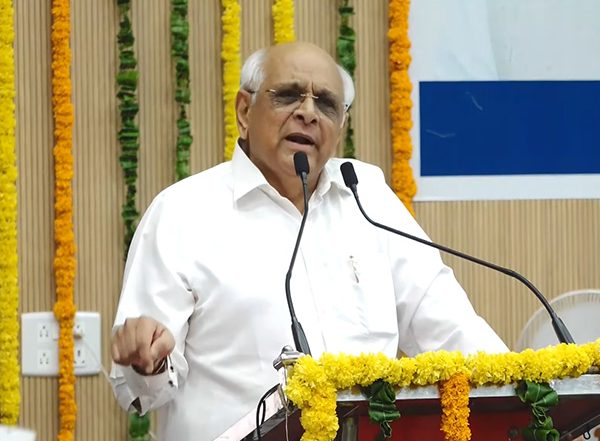 India News | Gujarat CM Patel Honours 30 Teachers with Best Teacher Award, Urges Teachers to Instill in Children Values of Swadesi and Nation First