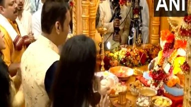 India News | Maharashtra CM Fadnavis Performs Ganesh Aarti at His Mumbai Residence