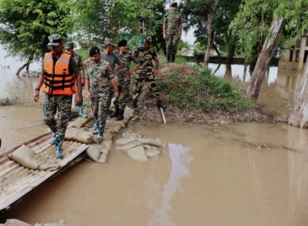 India News | IG BSF Punjab Visits Flood-affected Border Areas in Ferozepur