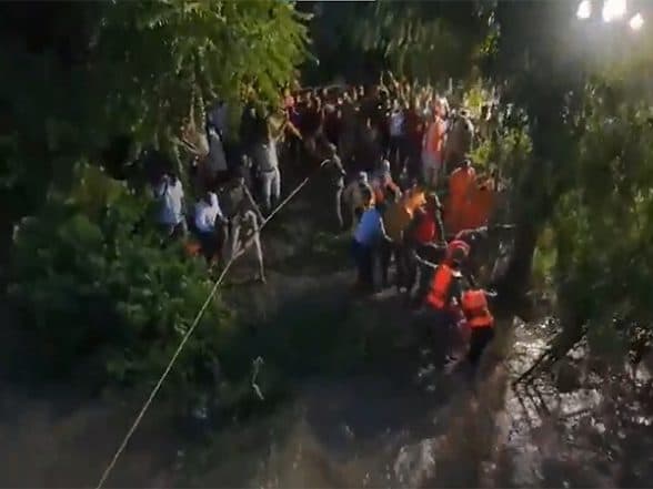 India News | Rajasthan: Indian Army Rescues Man Stuck in Middle of Ayad River in Udaipur