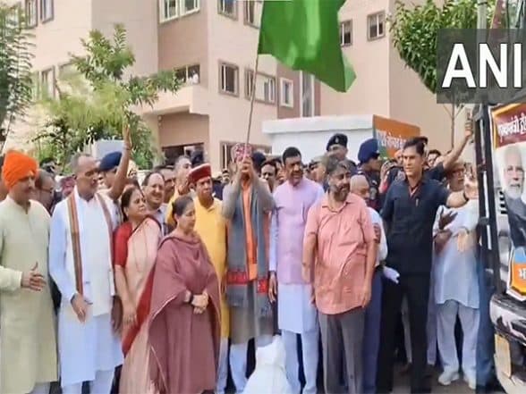 India News | Haryana CM Flags off Vehicles Carrying Flood Relief Material for Himachal Pradesh and Punjab