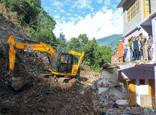 India News | Himachal Pradesh Monsoon Toll Rises to 366; 203 Rain-related, 163 in Road Accidents: SDMA