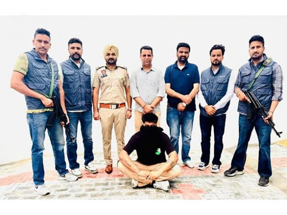 India News | Punjab: Police Apprehend Gangster Goldy Brar's Associate with Five Pistols, Ten Live Cartridges