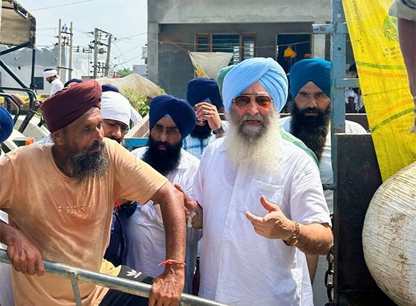 India News | Don't Deceive Farmers, Bear Full Cost of Land Restoration: SAD Leader Attacks AAP over Handling of Punjab Floods